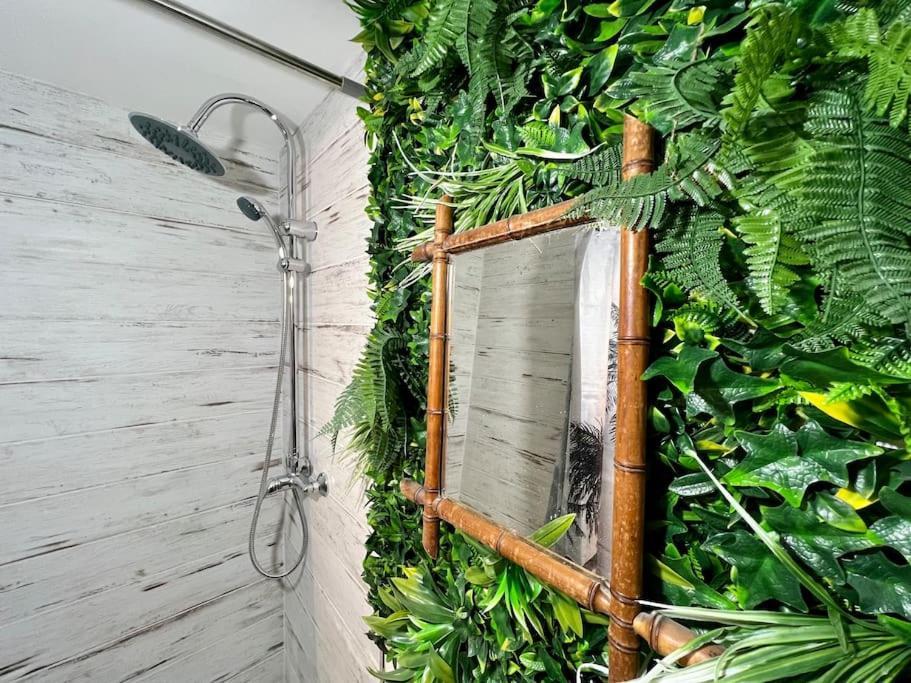 Nuit Dans La Jungle - Love Room Souppes-sur-Loing Exterior photo
