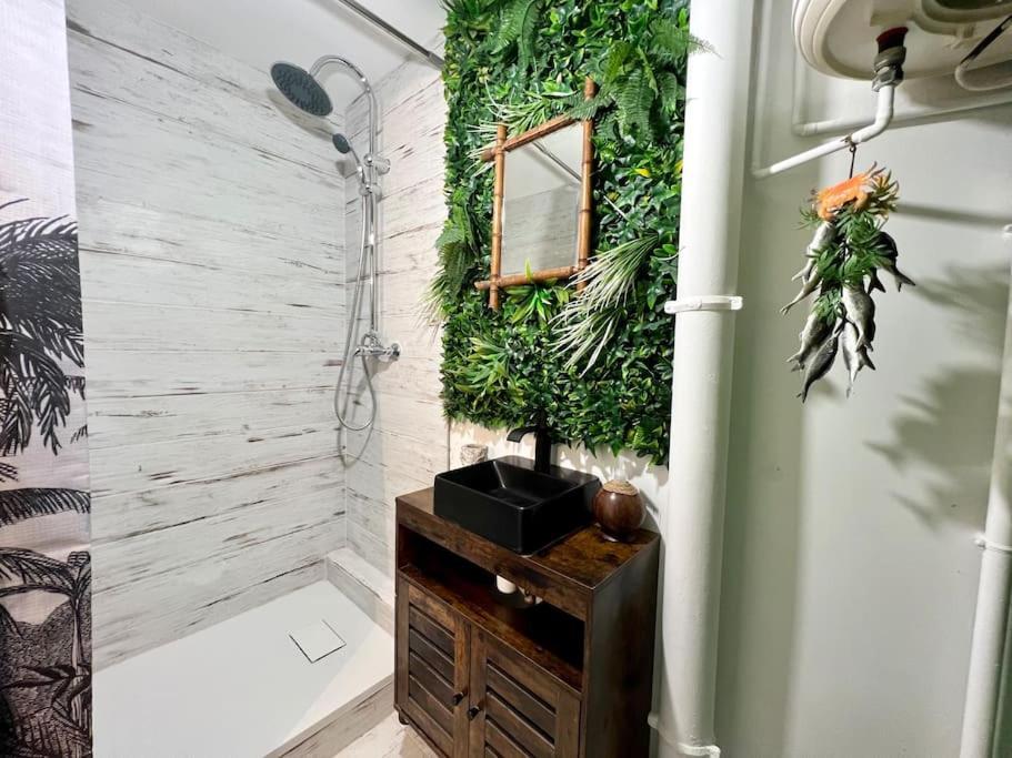 Nuit Dans La Jungle - Love Room Souppes-sur-Loing Exterior photo